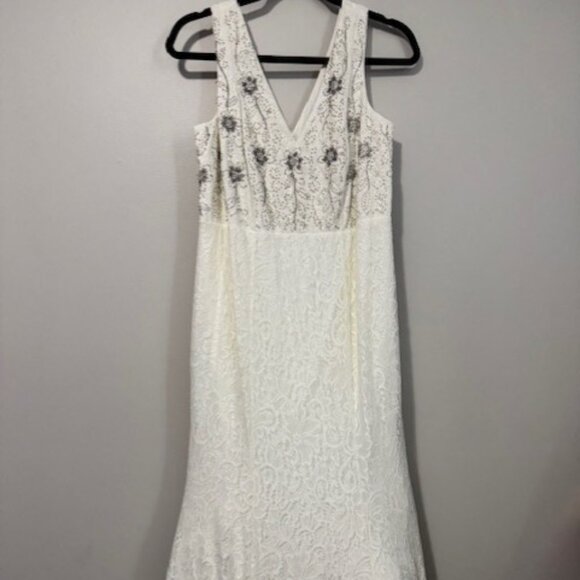 NEW Woman's Torrid Ivory and Lace Embellished V Neck No Sleeve Dress Size 10 - Picture 1 of 6